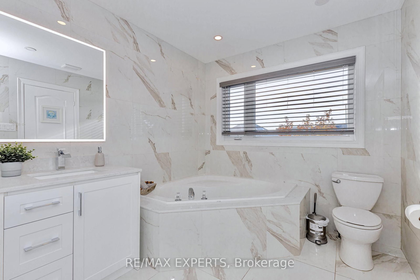 Detached House for sale at 193 Fairlane Crescent, Vaughan, Ontario, L4H 2H1 - Vellore Village - MLS: N12847952