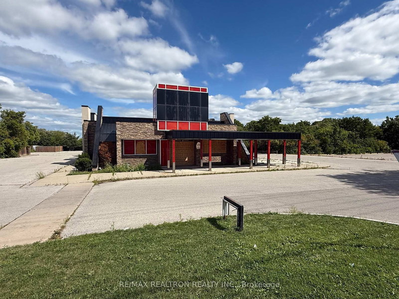 17215 Yonge St, Newmarket, L3Y 5L8 | Image 2