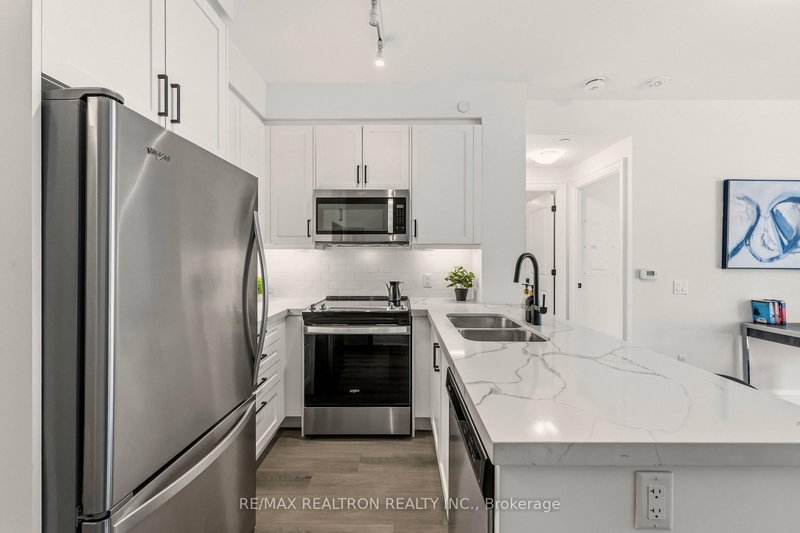 1301 - 20 Gatineau Dr N, Vaughan, L4J 0L3 | Image 3