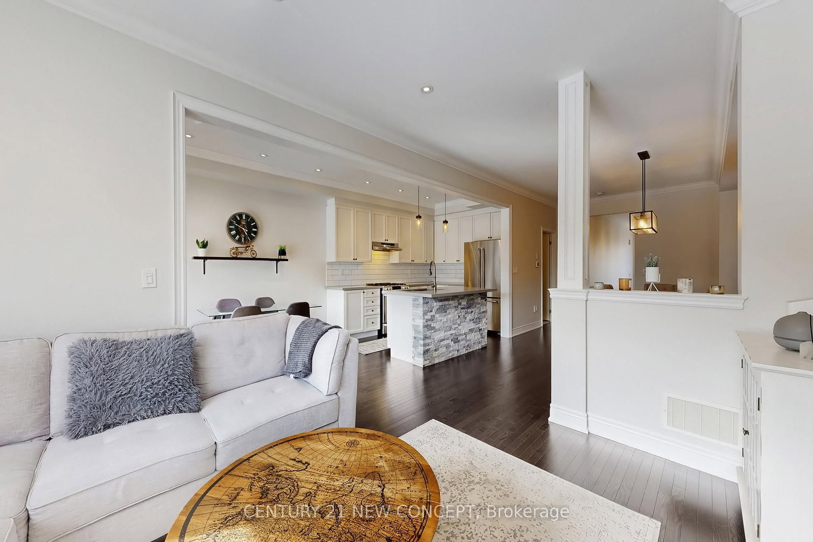 Listing Image 7