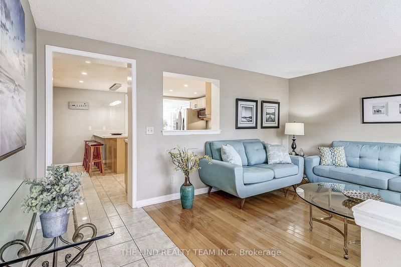 272 Jeff Smith Crt, Newmarket, L3Y 8C5 | Image 3