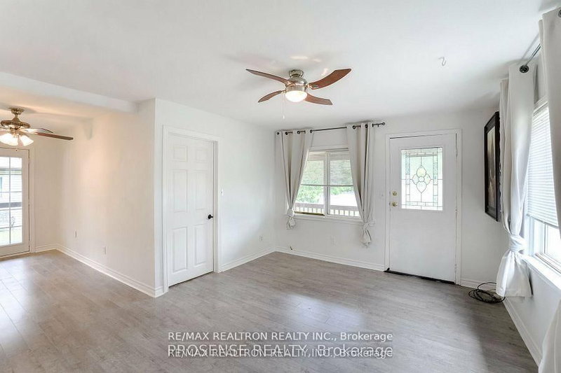 780 William St, Innisfil, L9S 2G3 | Image 2