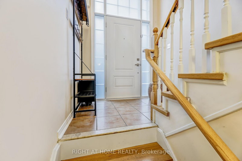 40 - 130 Mosaics Ave, Aurora, L4G 7L5 | Image 3