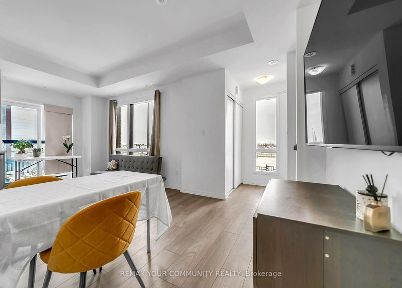 191 - 2-20 Lytham Green Circ, Newmarket, L3Y 0H3 | Image 3