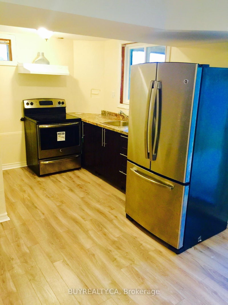 85 October Lane, Aurora, L4G 7A1 | Image 2