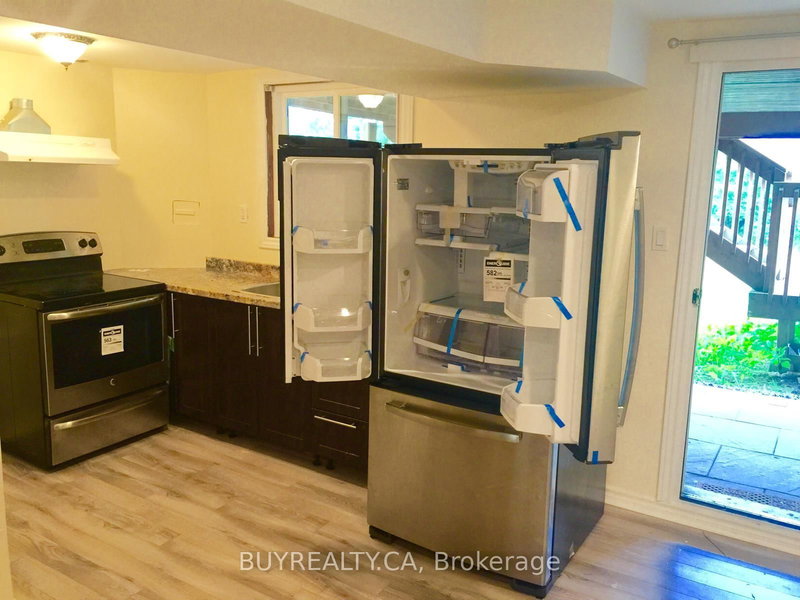 85 October Lane, Aurora, L4G 7A1 | Image 3