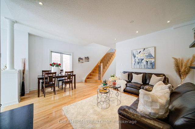 208 Tom Taylor Crescent