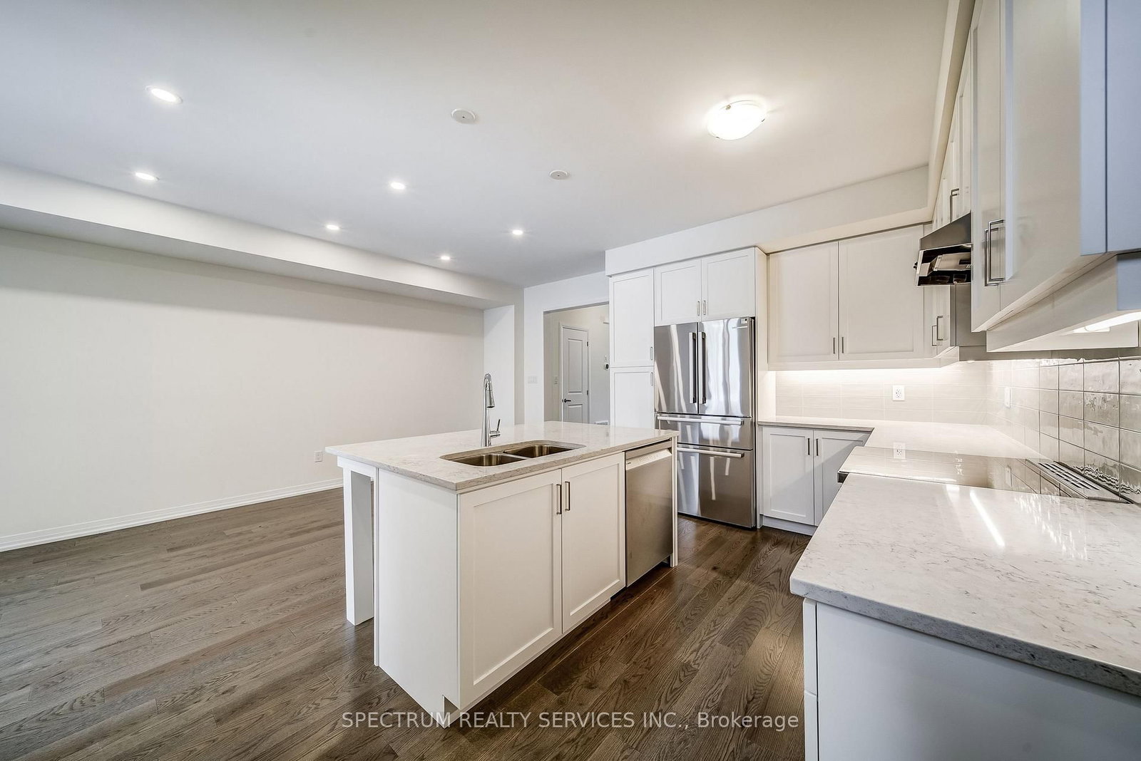 Townhouse for sale at 136 Adario Crescent, Vaughan, Ontario, L4H 4P7 - Vellore Village - MLS: N12853776