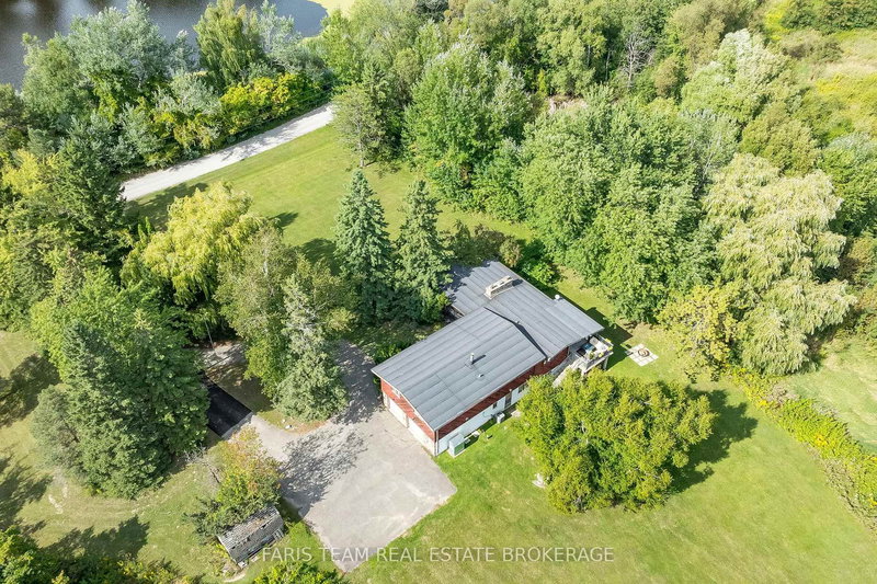 175 South Summit Farm Rd, King, L7B 1J8 | Image 2