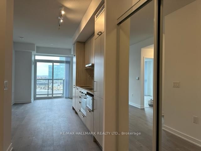 822 - 38 Honeycrisp Crescent