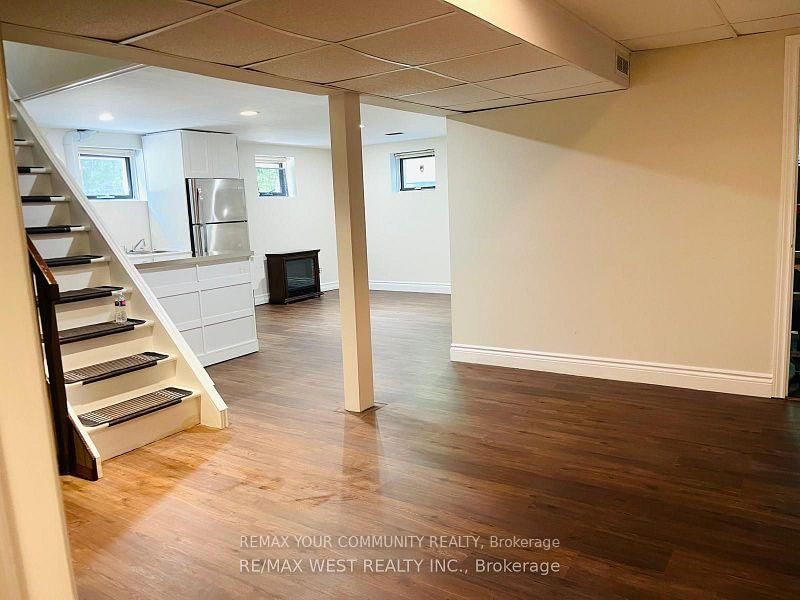 48 Clearview Hts N, King, L7B 1H5 | Image 2