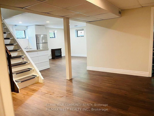 48 Clearview Heights N