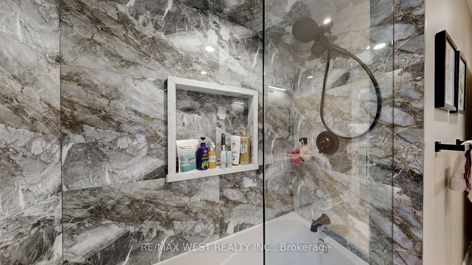 Detached House for sale at 31 Mulholland Drive, Vaughan, Ontario, L4J 7T7 - Beverley Glen - MLS: N12854910