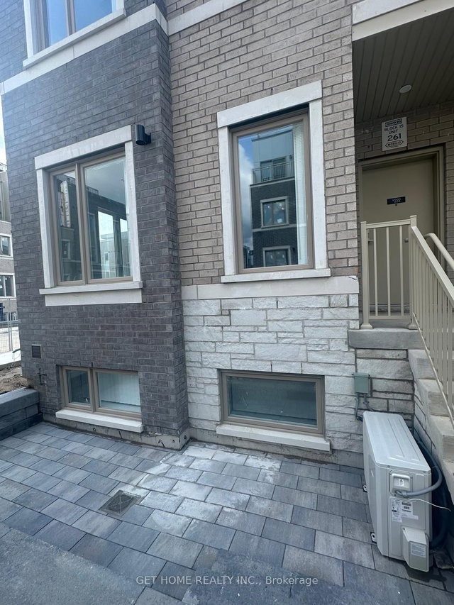 TH222 - 131 Honeycrisp Crescent