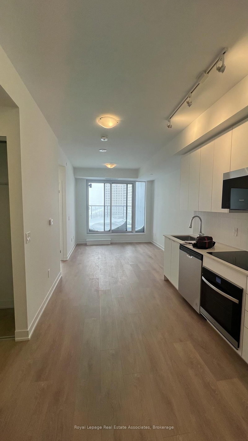 521 - 498 Caldari Rd, Vaughan, L4K 0R6 | Image 2