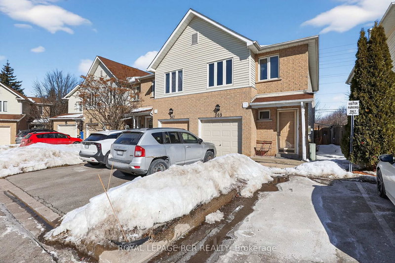 10 - 369 Riddell Crt, Newmarket, L3Y 8M8 | Image 2