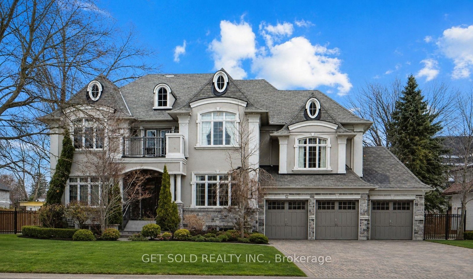 Detached House for sale at 8 Thornhill Avenue, Vaughan, Ontario, L4J 1J4 - Uplands - MLS: N12856466