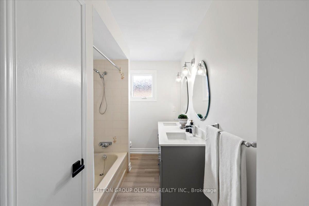 Detached House for sale at 37 Brandy Crescent, Vaughan, Ontario, L4L 3C5 - East Woodbridge - MLS: N12857700