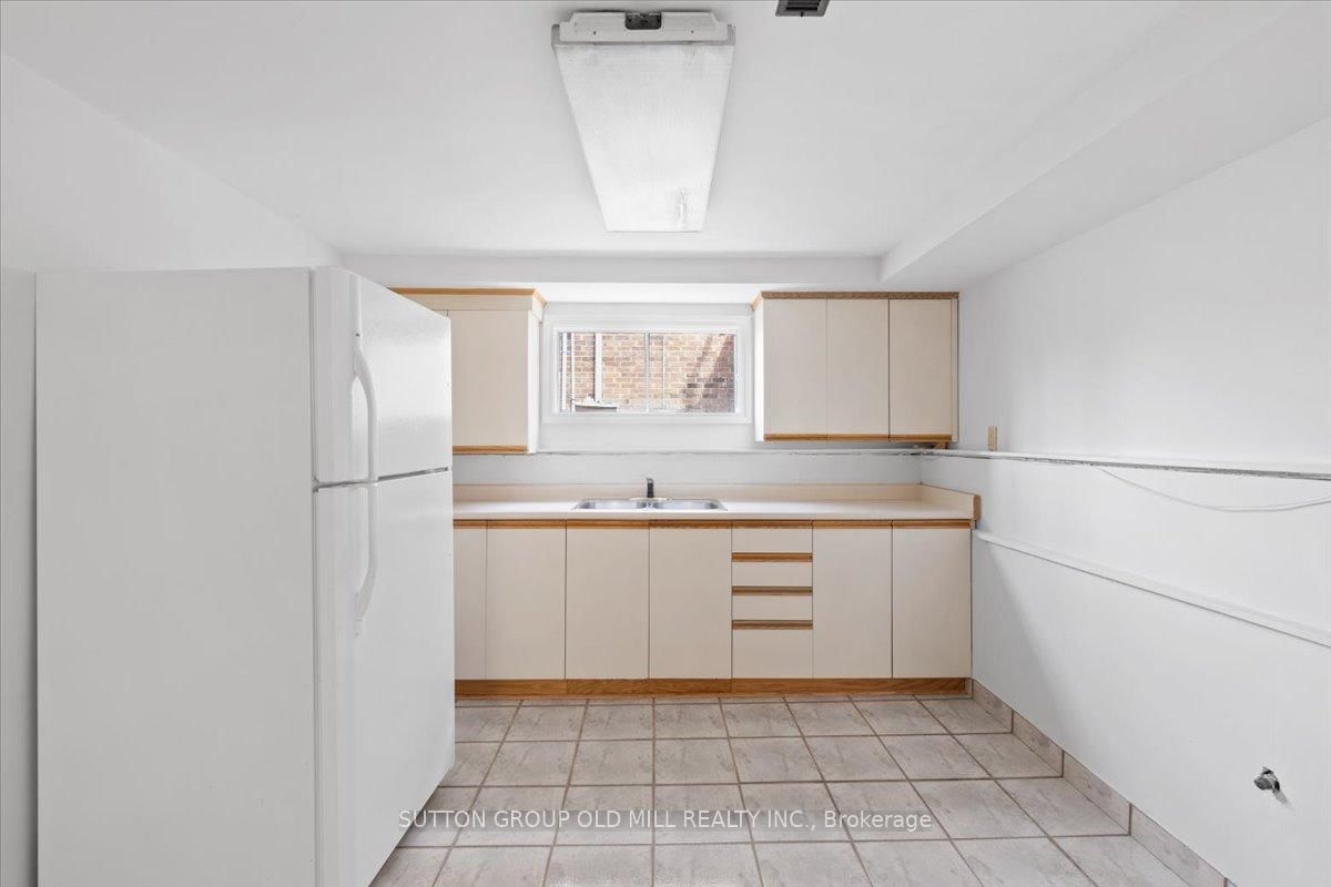 Detached House for sale at 37 Brandy Crescent, Vaughan, Ontario, L4L 3C5 - East Woodbridge - MLS: N12857700