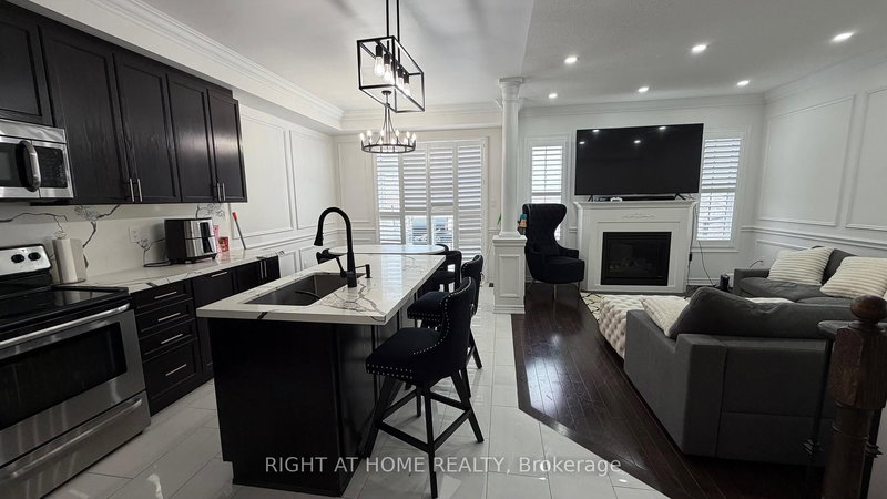 71 Betony Dr, Richmond Hill, L4E 0V6 | Image 2