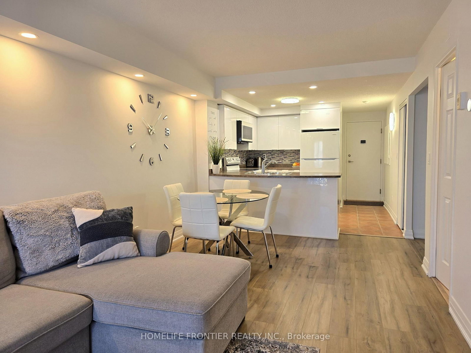 Condo for sale at 201-35 Hunt Avenue, Richmond Hill, Ontario, L4C 4H1 - Mill Pond - MLS: N12857898