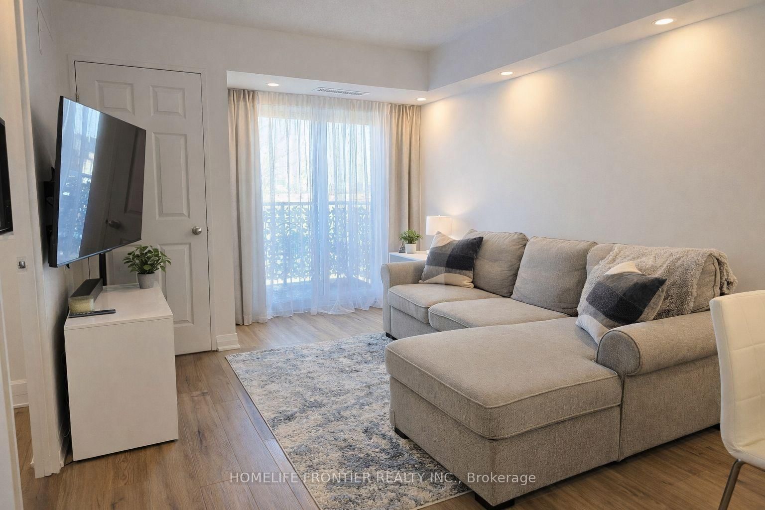 Condo for sale at 201-35 Hunt Avenue, Richmond Hill, Ontario, L4C 4H1 - Mill Pond - MLS: N12857898