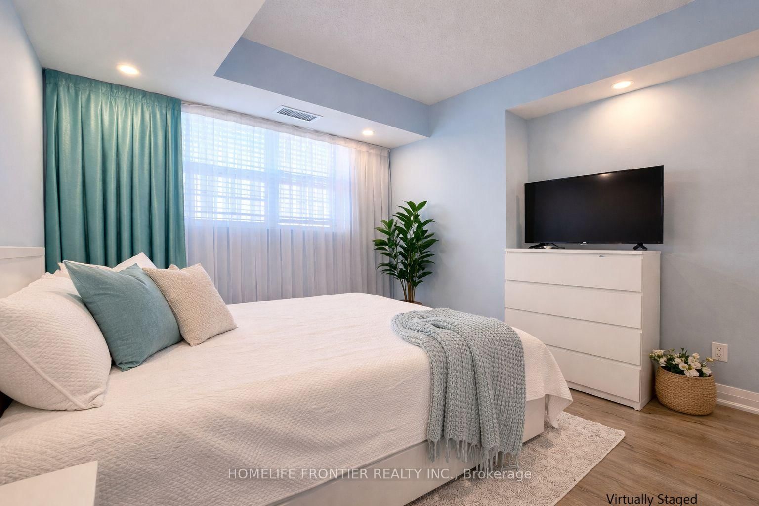 Condo for sale at 201-35 Hunt Avenue, Richmond Hill, Ontario, L4C 4H1 - Mill Pond - MLS: N12857898