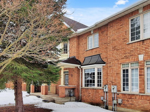 30 Catalina Crescent