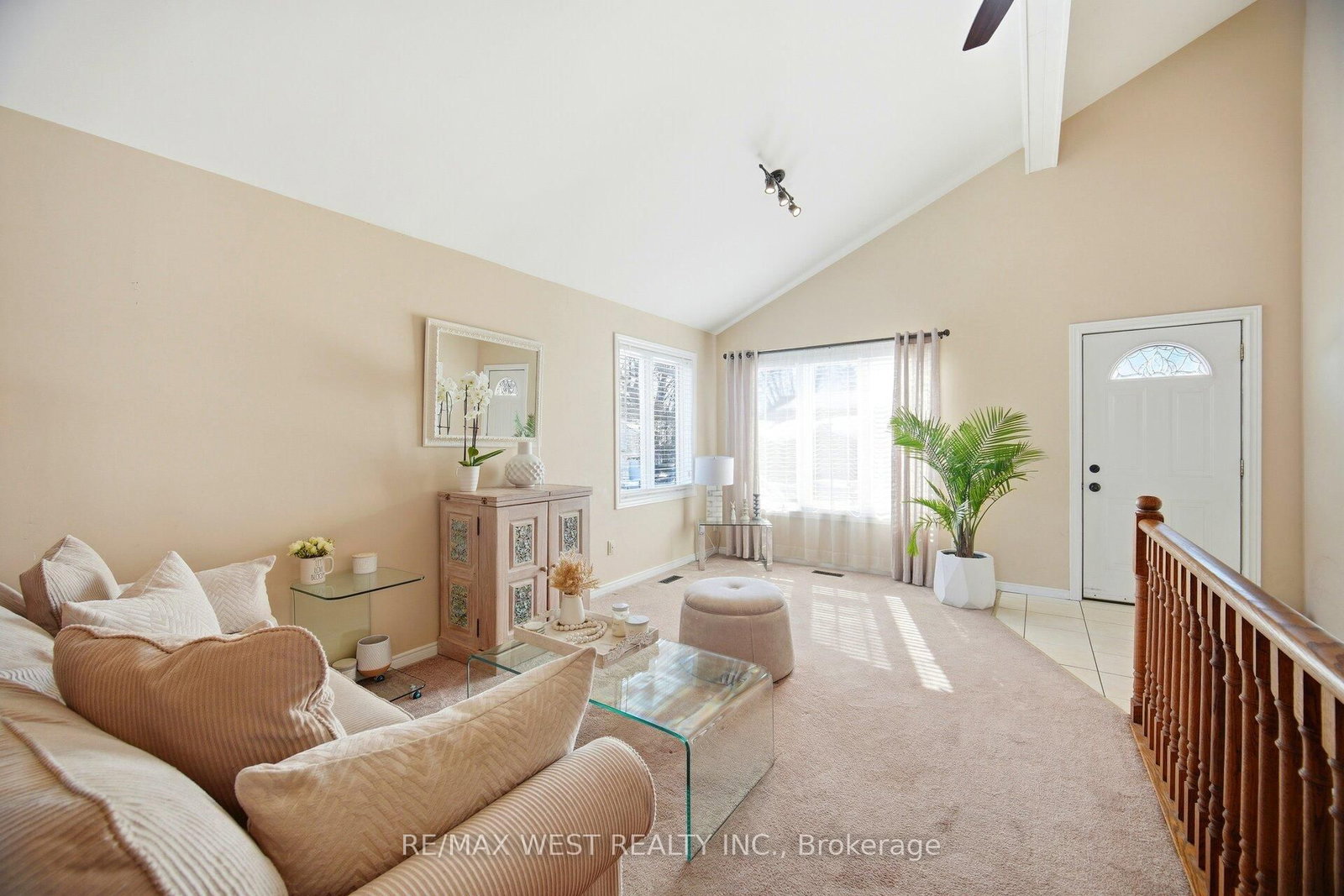 Detached House for sale at 924 Vicrol Drive, Innisfil, Ontario, L9S 1V4 - Alcona - MLS: N12857932