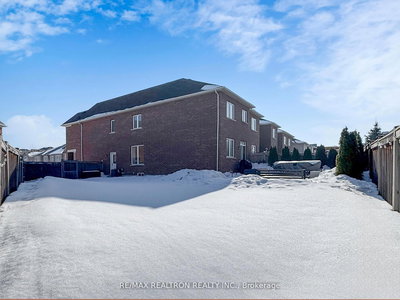 18 London Pride Drive, Richmond Hill, Ontario image-0-1