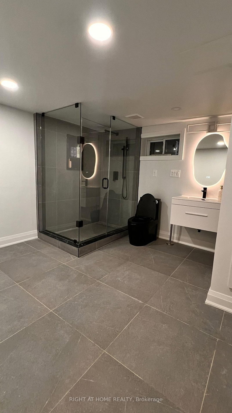 107 Cherrywood Dr, Newmarket, L3Y 2X6 | Image 3