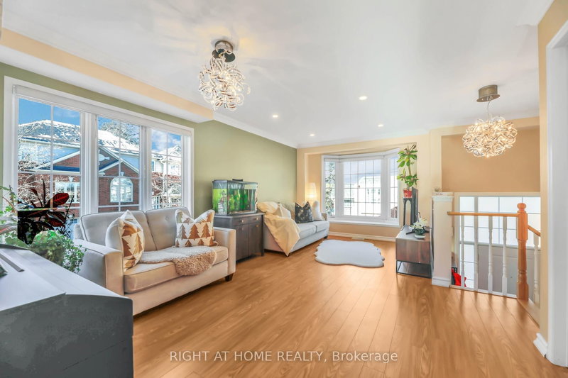 40 - 130 Mosaics Ave, Aurora, L4G 7L5 | Image 2