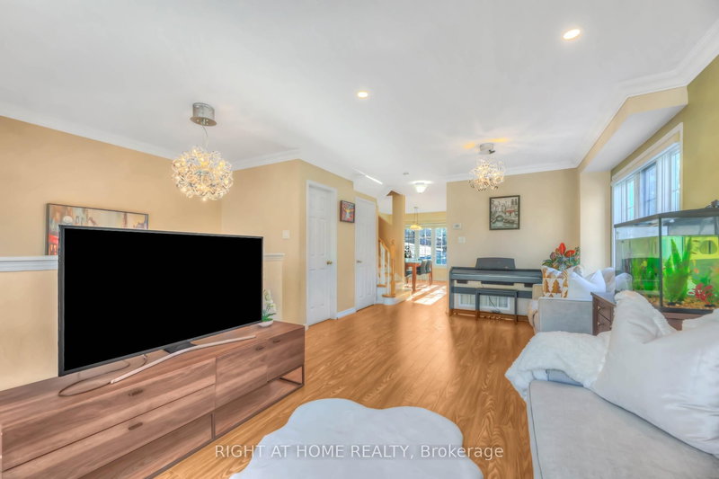40 - 130 Mosaics Ave, Aurora, L4G 7L5 | Image 3