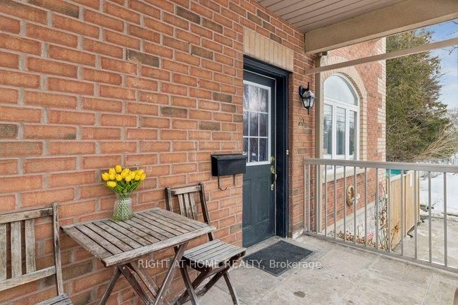 23 - 125 Hall St, Richmond Hill, L4C 4N9 | Image 3
