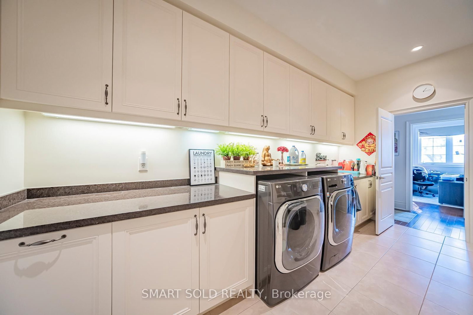 Detached House for sale at 33 Earnshaw Drive, Markham, Ontario, L6C 0E4 - Victoria Square - MLS: N12859888