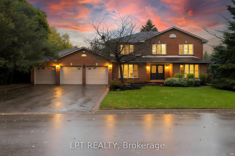 35 Dennis Dr, King, L7B 1C8 | Image 2