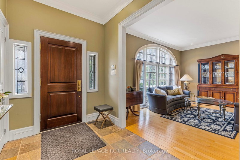 34 Garden Ave, Richmond Hill, L4C 6L9 | Image 3