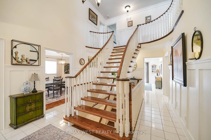 43 Summitcrest Dr, Richmond Hill, L4S 1A7 | Image 2