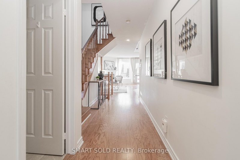 29 Breezeway Cres, Richmond Hill, L4S 1V7 | Image 3