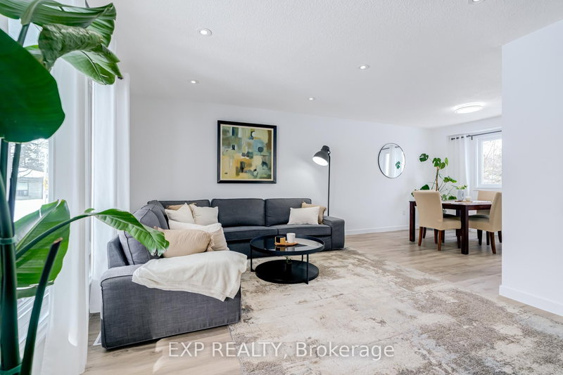 104 Stuart St, Whitchurch-Stouffville, L4A 4S2 | Image 3