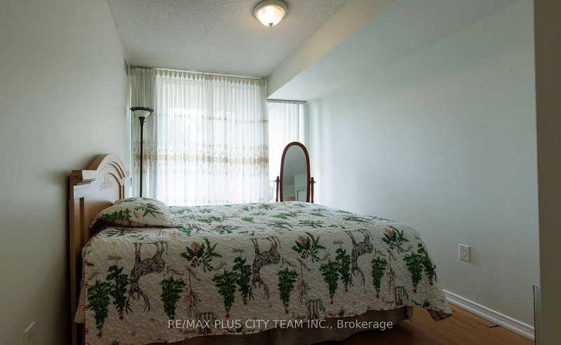 209 - 29 Northern Heights Dr, Richmond Hill, L4B 4L8 | Image 2
