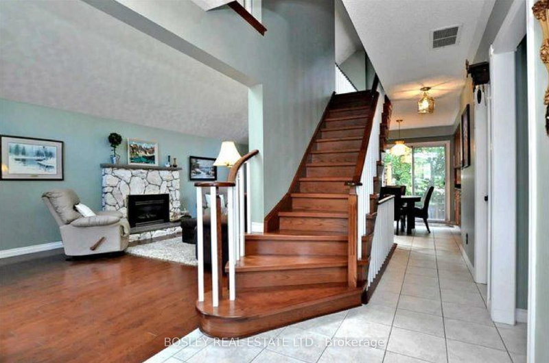 114 Lorne Ave, Newmarket, L3Y 4J6 | Image 3