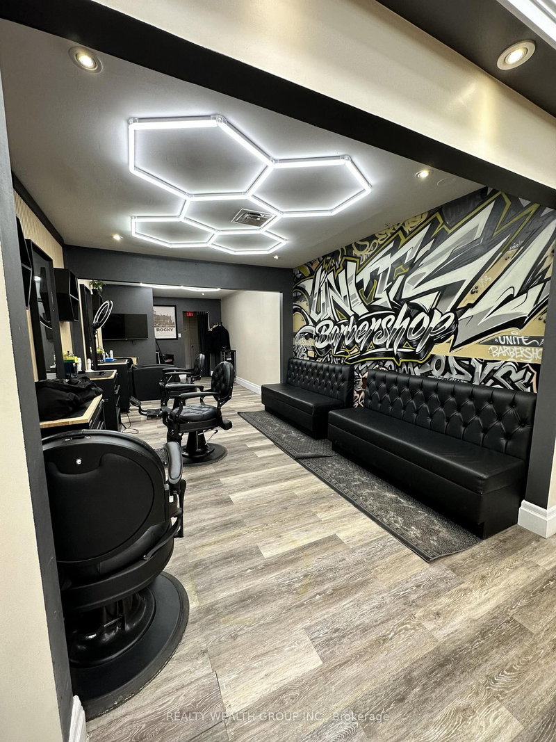 18 Holland St W, Bradford West Gwillimbury, L3Z 2B3 | Image 3