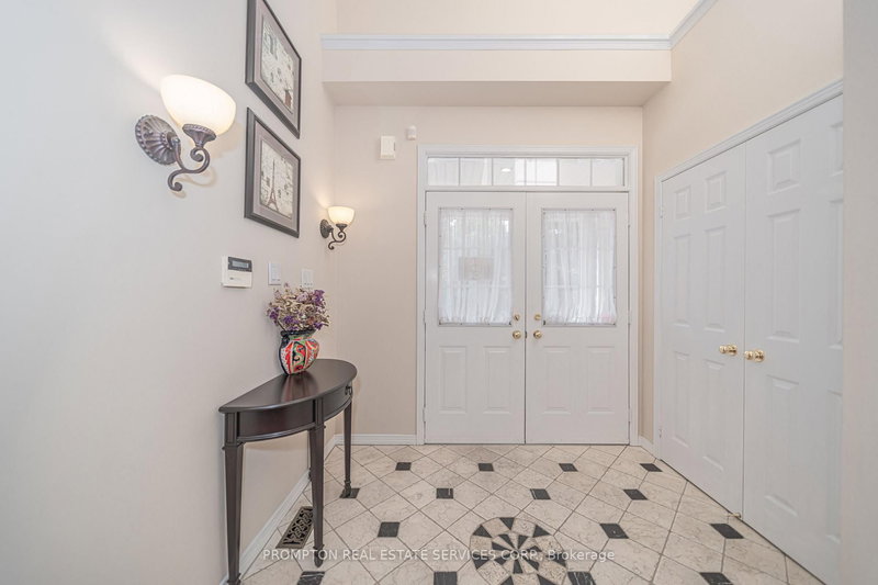 71 Burndenford Cres, Markham, L3P 7S9 | Image 2