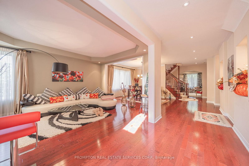 71 Burndenford Cres, Markham, L3P 7S9 | Image 3