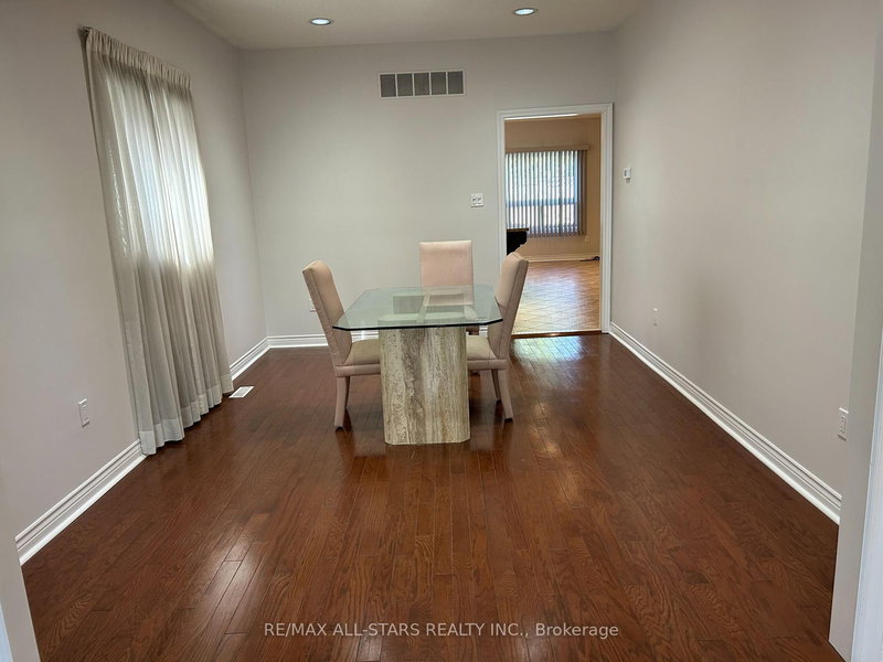 171 Shaftsbury Ave, Richmond Hill, L4C 0G2 | Image 2