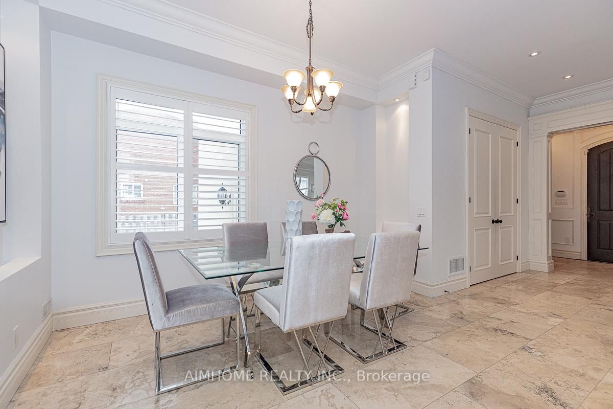 Detached House for sale at 220 Weldrick Road, Richmond Hill, Ontario, L4C 3V3 - Observatory - MLS: N12863896