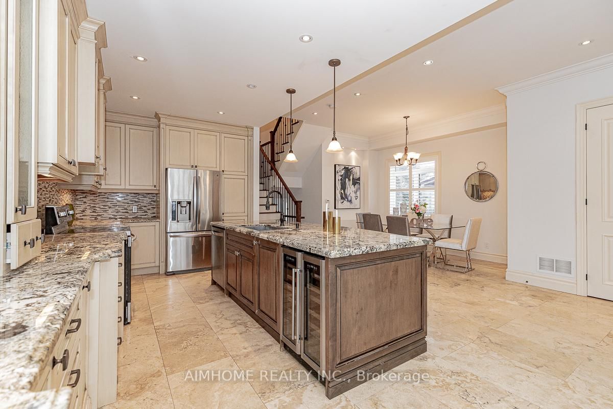 Detached House for sale at 220 Weldrick Road, Richmond Hill, Ontario, L4C 3V3 - Observatory - MLS: N12863896