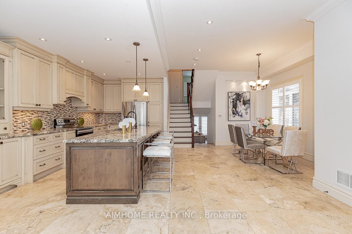 Detached House for sale at 220 Weldrick Road, Richmond Hill, Ontario, L4C 3V3 - Observatory - MLS: N12863896