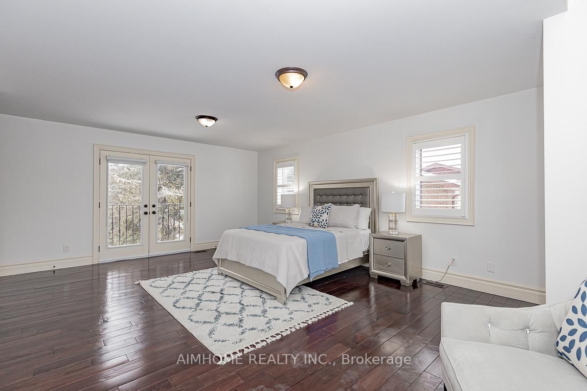 Detached House for sale at 220 Weldrick Road, Richmond Hill, Ontario, L4C 3V3 - Observatory - MLS: N12863896